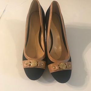 Tommy Hillfiger Navy and Tan Pumps Size 9